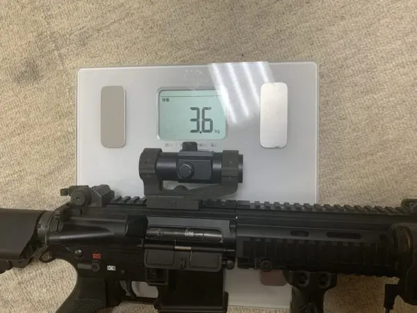 東京マルイ　次世代電動ガン　HK416D DEVGRU 重量は３.6kg。