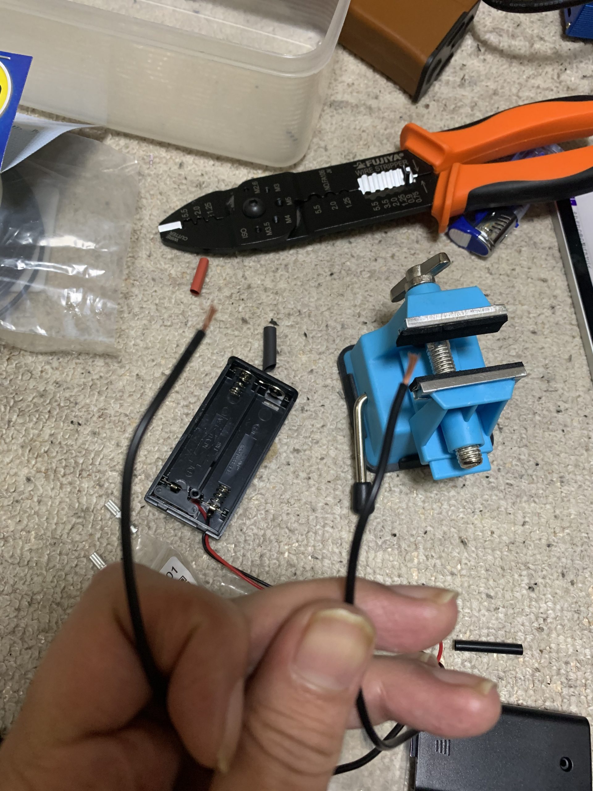 モーター　慣らし用ベンチ　配線剥き