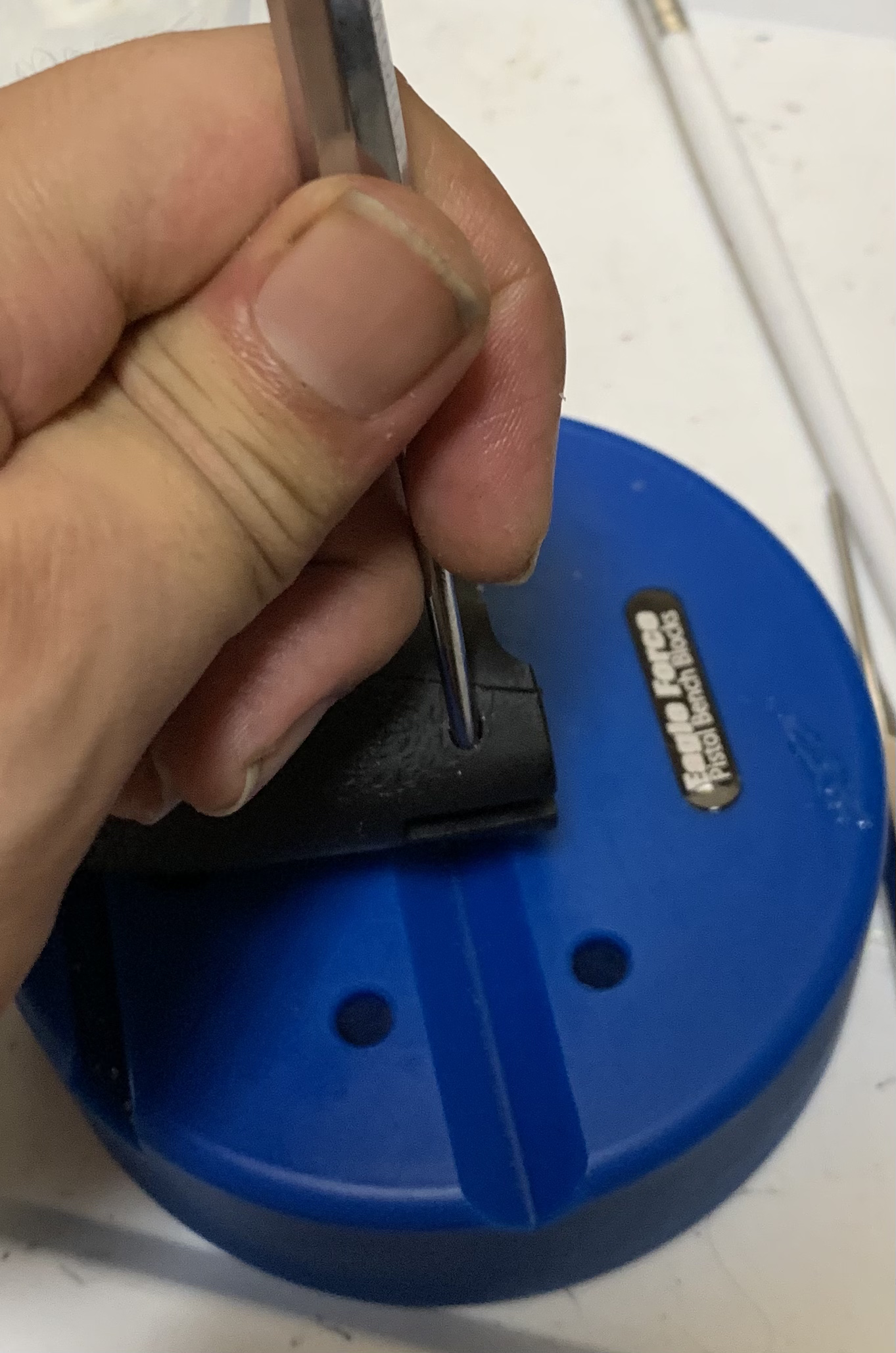 UMAREX/VFC HK VP9(SFP9) グリップ固定ピンの取り外し