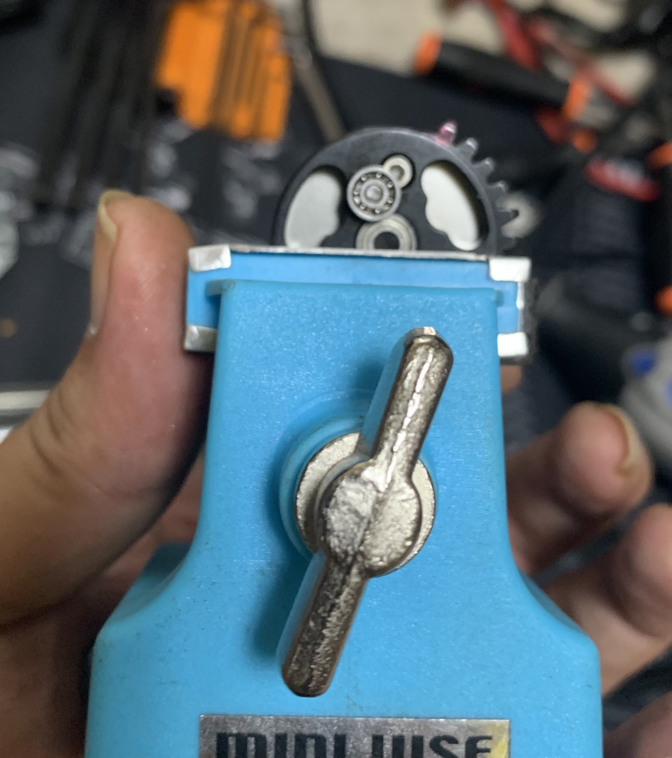 VFC HK416 CAG ギヤをバイスにセット