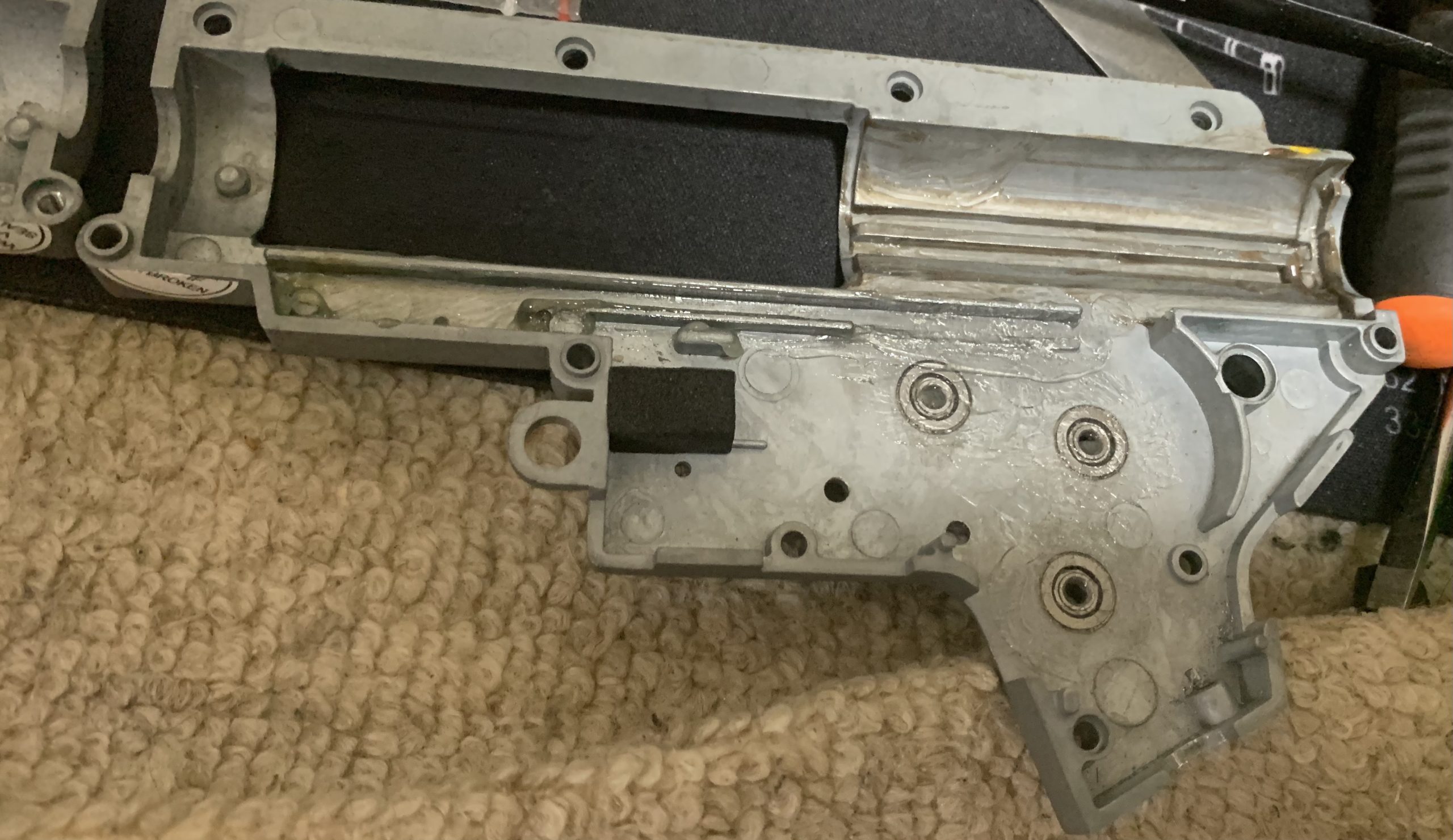 VFC HK416 CAG 右メカボケースへのグリス塗布