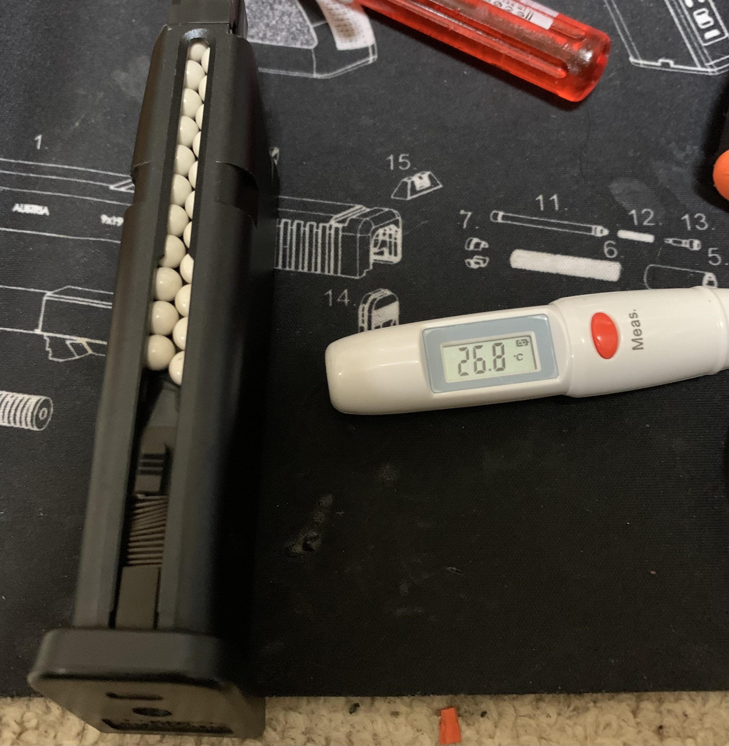 東京マルイ　グロック17 GEN4 カスタム2 マガジン表面温度、26.8℃