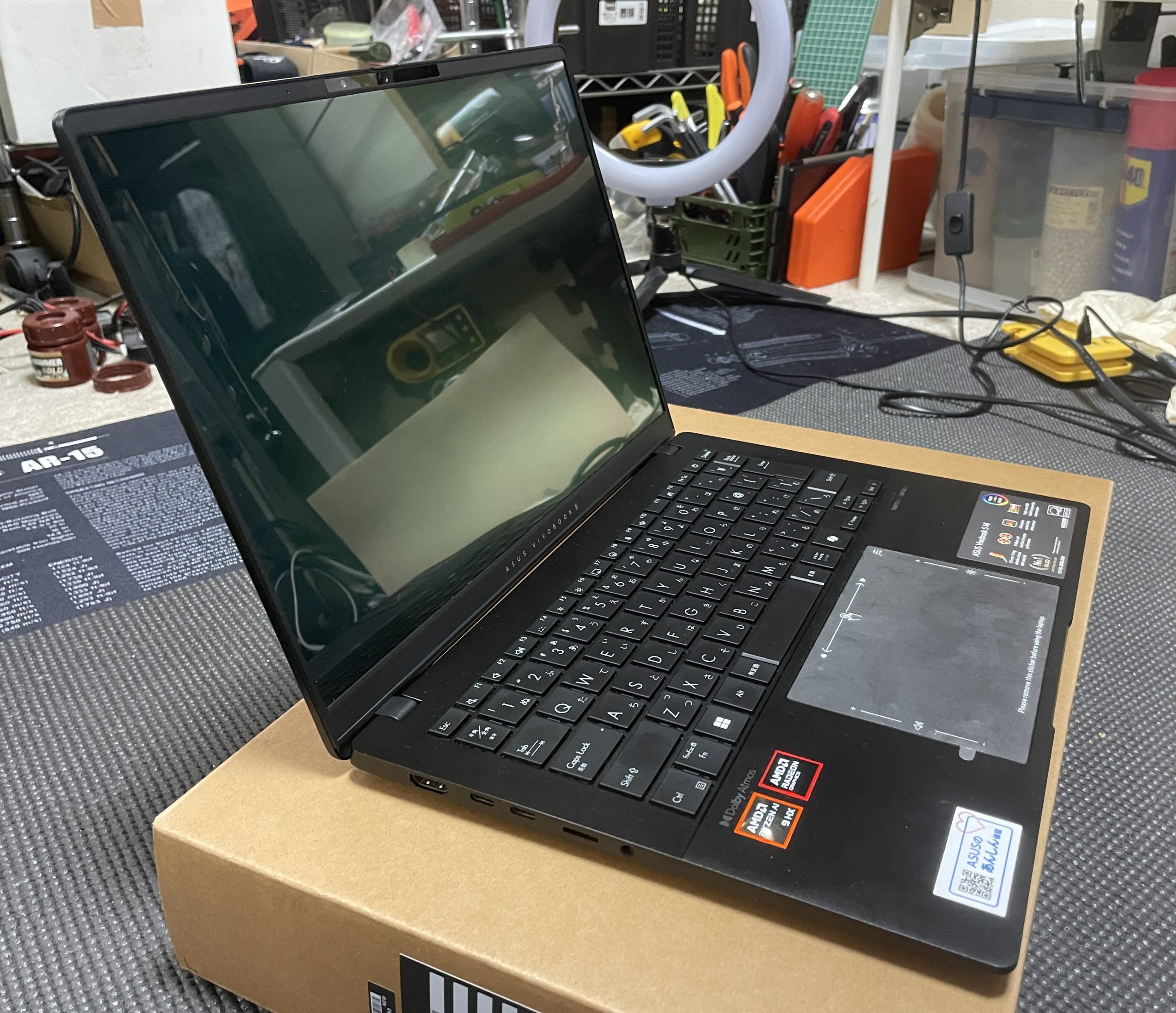 ASUS　VIVOBOOK S14 　本体　斜めアングル