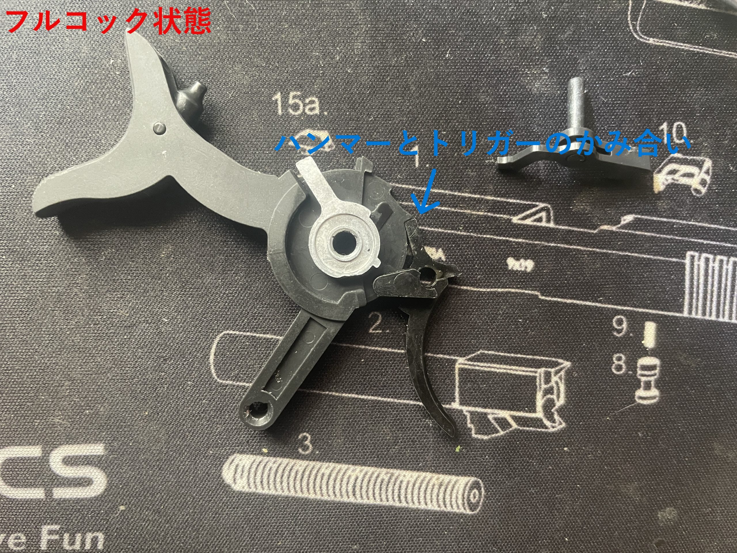 東京マルイ　SAA.45 アーティラリー　ハンマーフルコックでのハンマーとトリガー