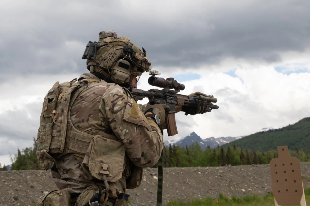 URG-Iを使う第75レンジャー連隊の隊員 アラスカ演習