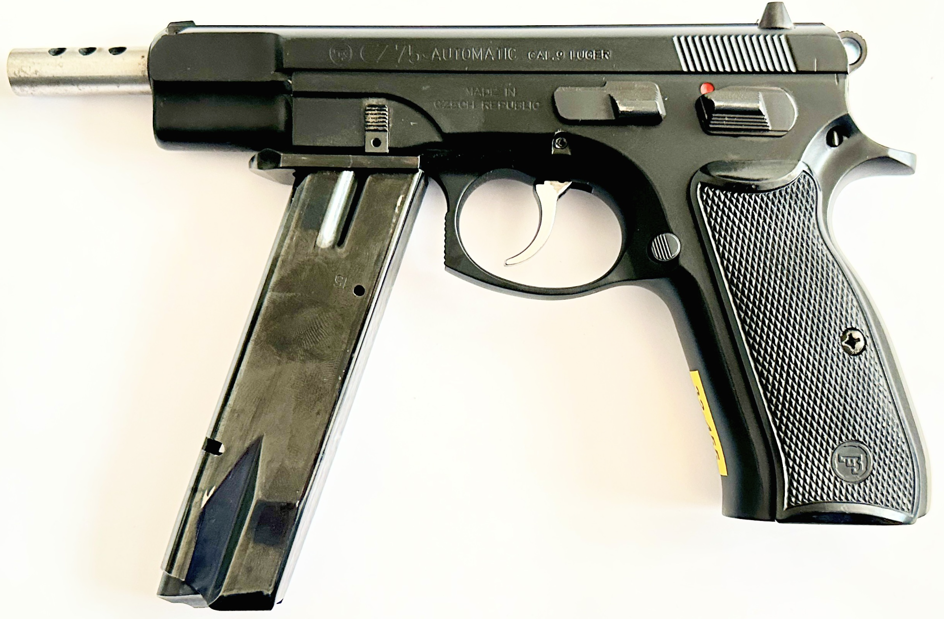 CZ75 AUTO 出典:Land68、CC BY-SA 4.0