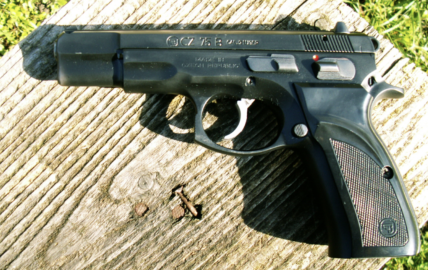 CZ75B 出典:Nemo5576、CC BY-SA 3.0