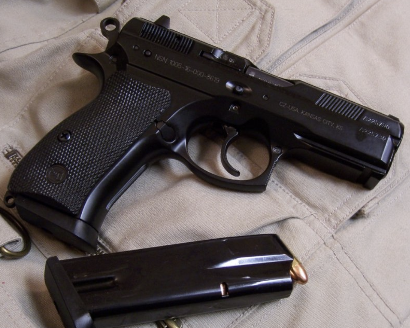 CZ P01 出典:Jonathon Swiger at en.wikipedia、Public Domain