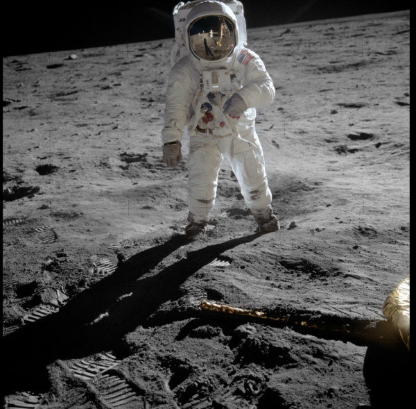 月面活動をするバズ・オルドリン氏　出典:NASA、Public Domain