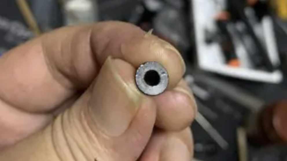 laylaxm17 加工後のオリフィス後端の穴