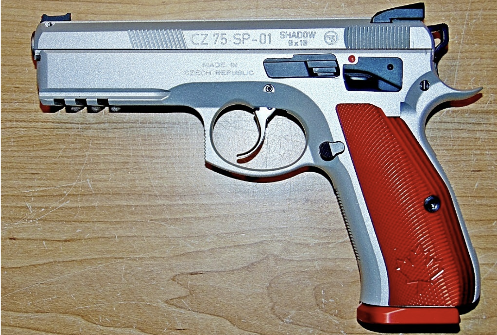CZ-75-SP01-Canadian　出典:Picanox、CC BY-SA 4.0