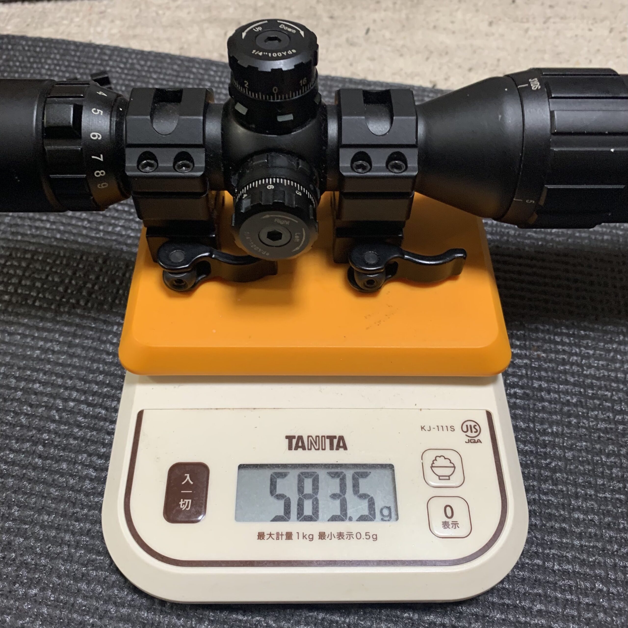 東京マルイ　イルミネーテッドショートスコープ　重量測定、583.5g