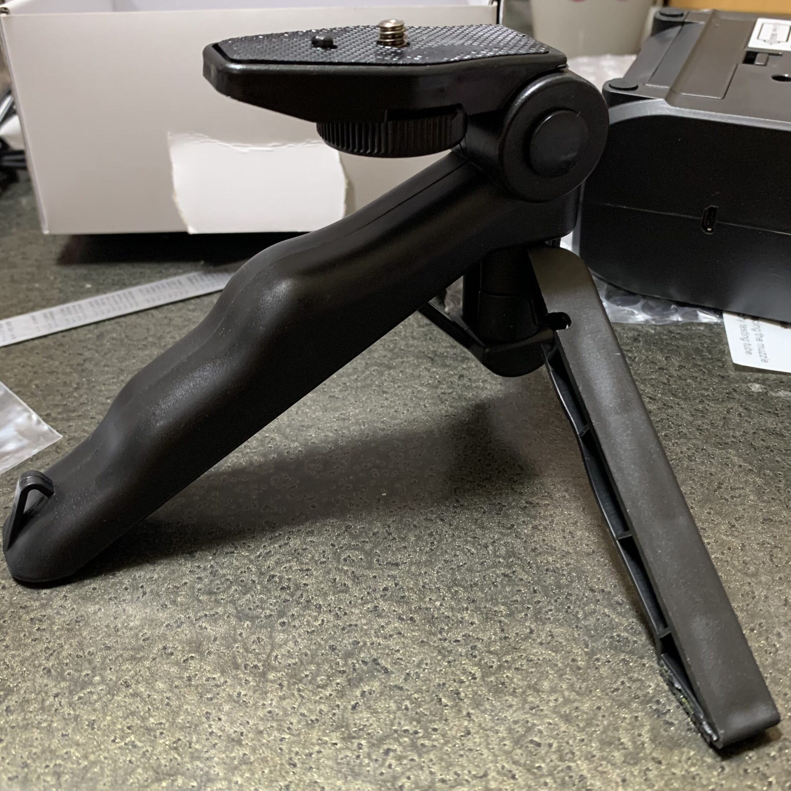 acetecac6000bt 三脚を開く