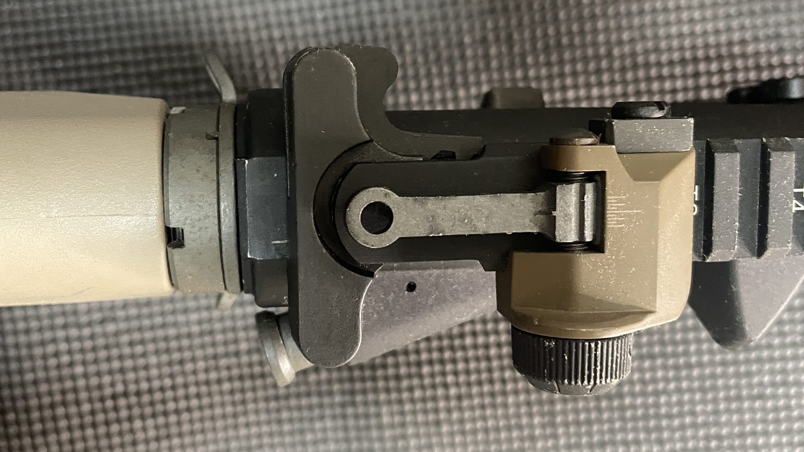 AR-15 標準チャージングハンドル