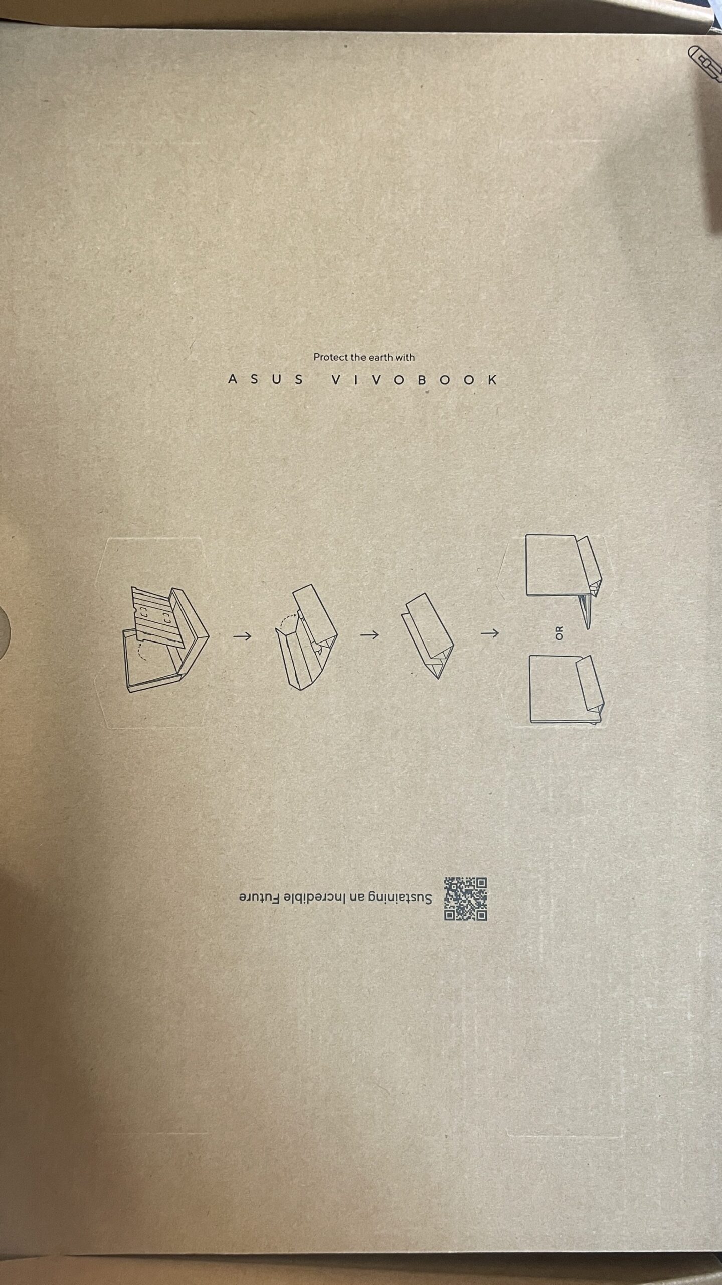 ASUS　VIVOBOOK S14 　箱を使ったスタンド