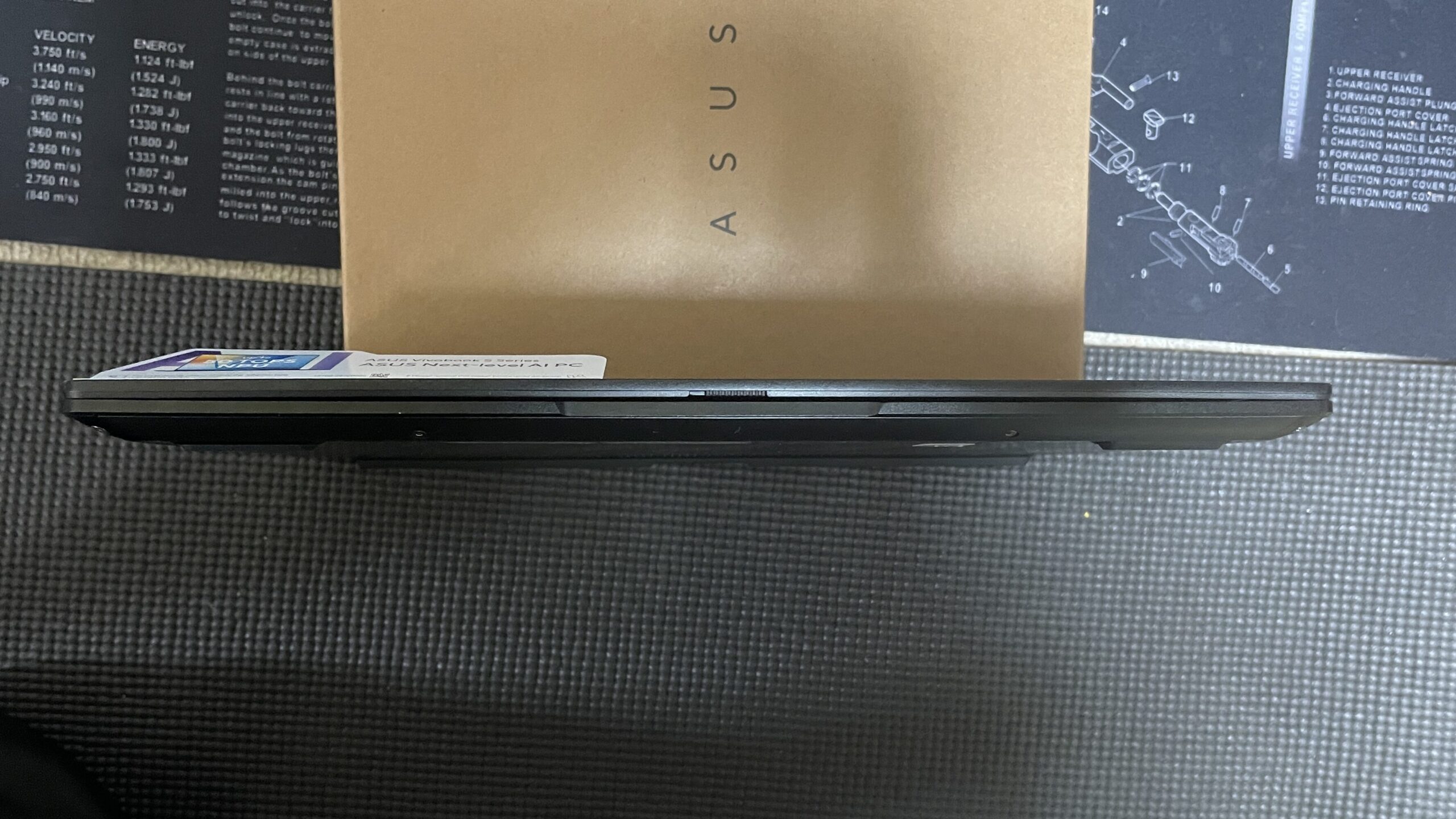 ASUS　VIVOBOOK S14 　本体正面