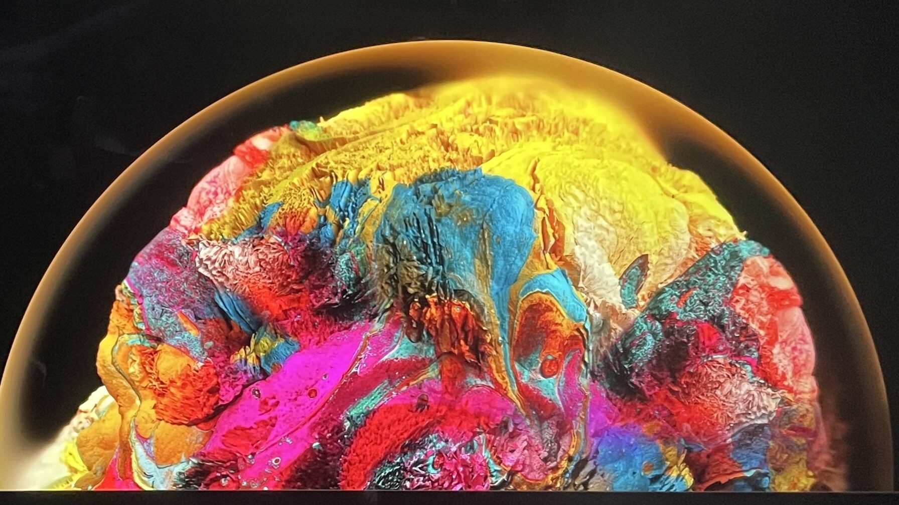 ASUS　VIVOBOOK S14 　有機EL　モニター映像サンプル　iPAD PROで表示