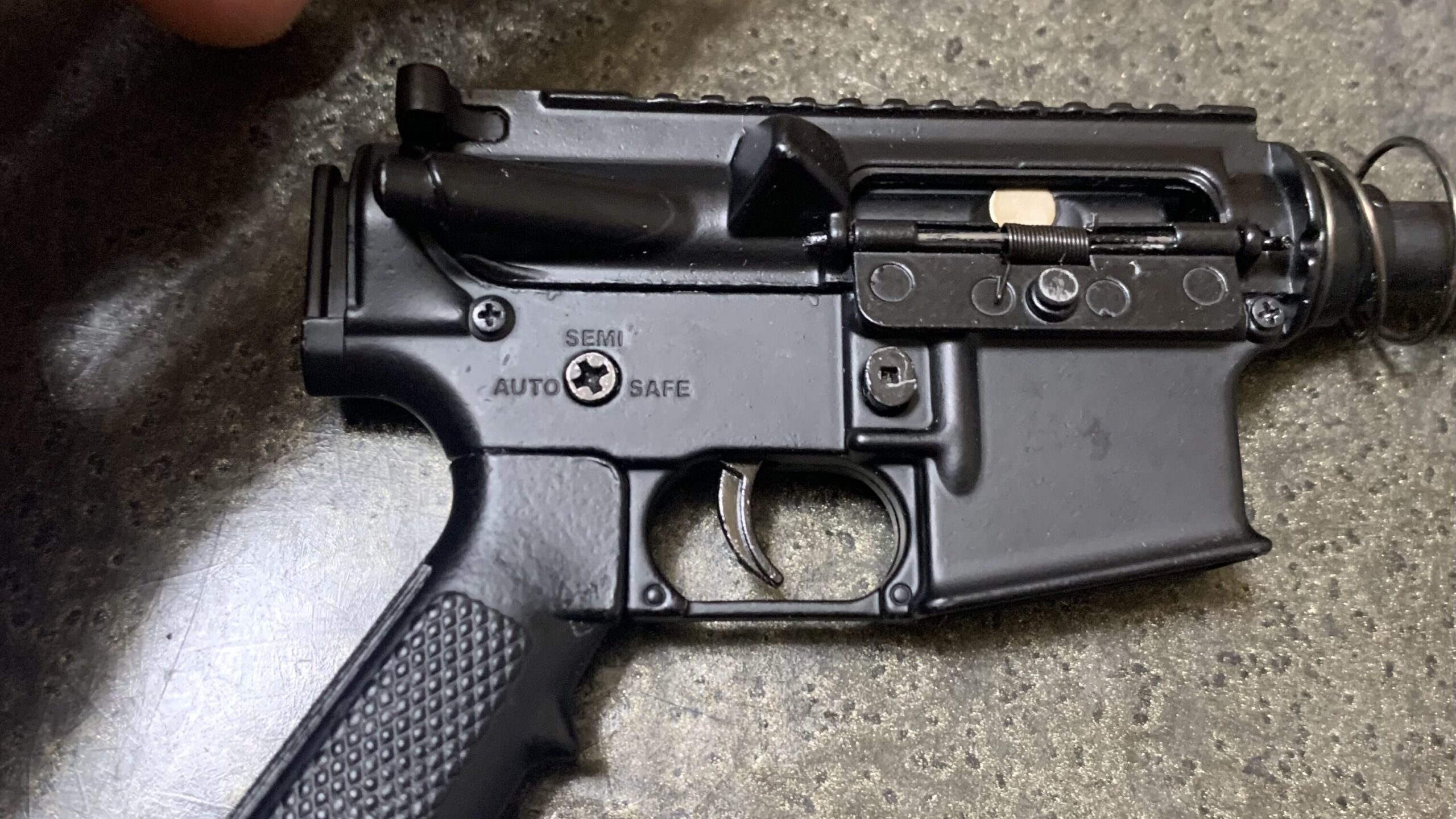 ATI MINI AR-15(M4A1 RIS) 金属スケールモデル イジェクションポート