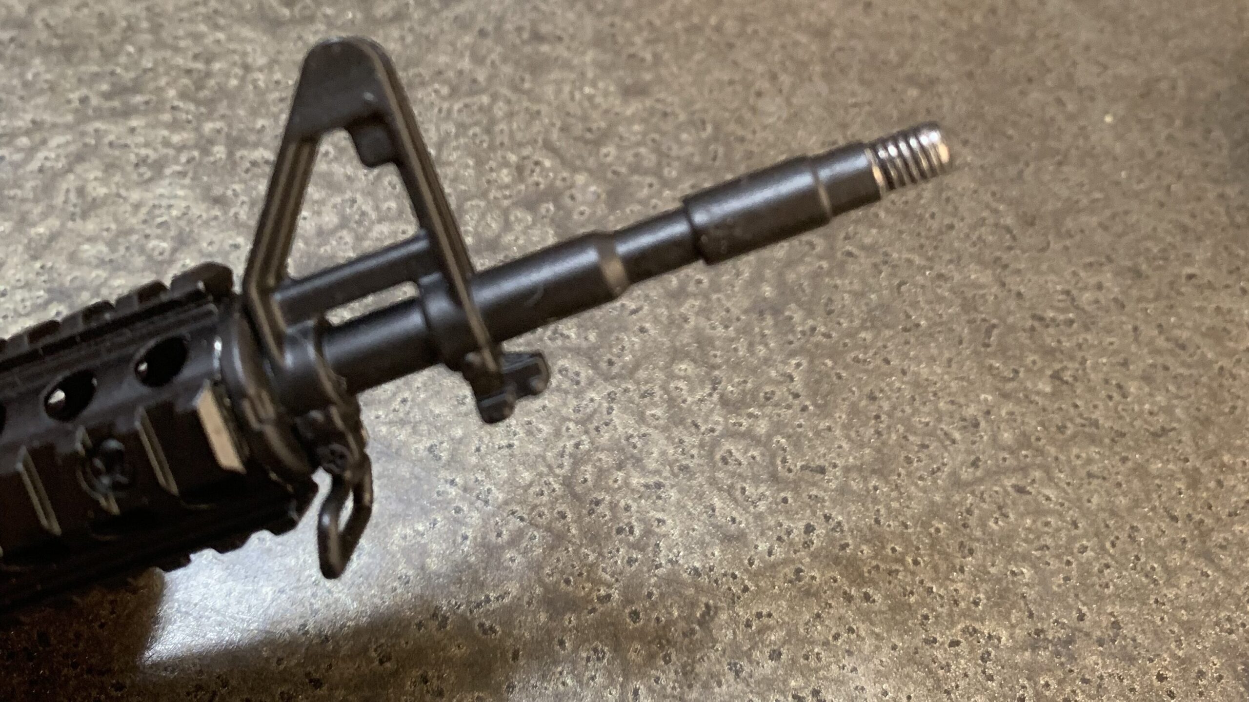 ATI MINI AR-15(M4A1 RIS) 金属スケールモデル マズル先端のネジ