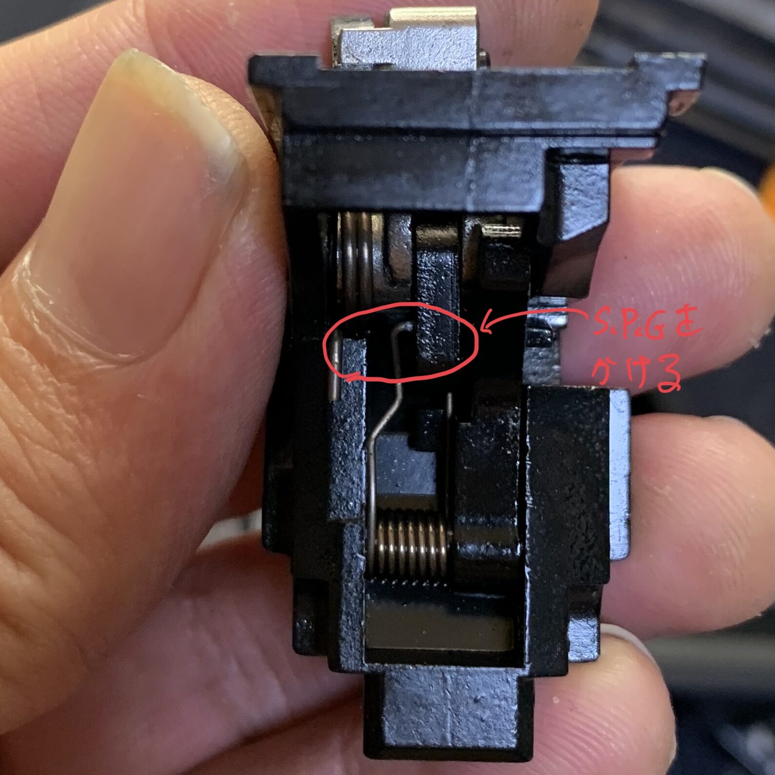 BATON BGー17(グロック17 GEN.5） CO2GBB シアースプリングが組めた状態