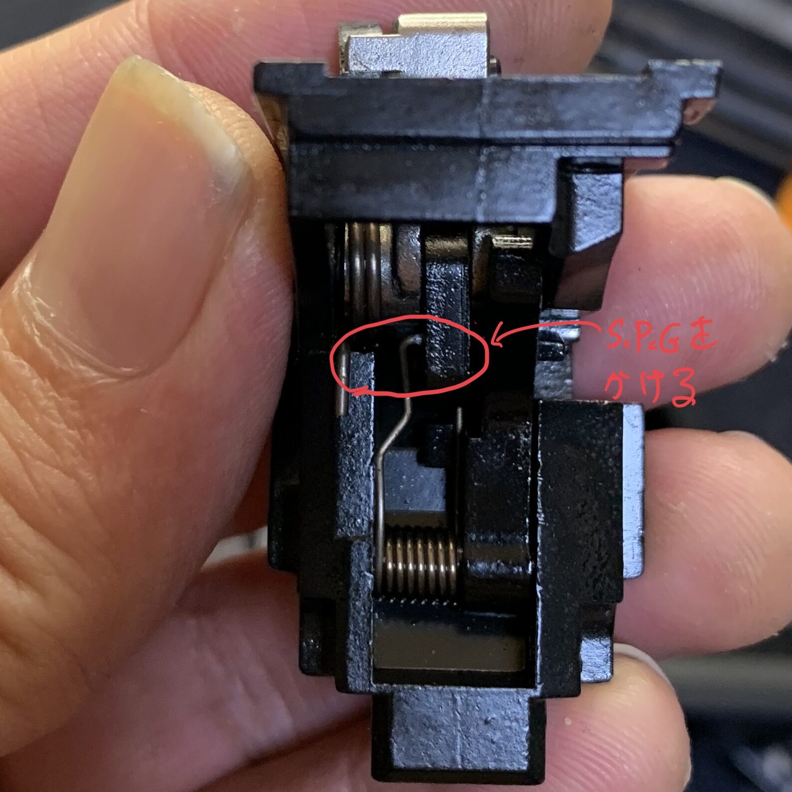 BATON BGー17(グロック17 GEN.5） CO2GBB シアースプリングが組めた状態