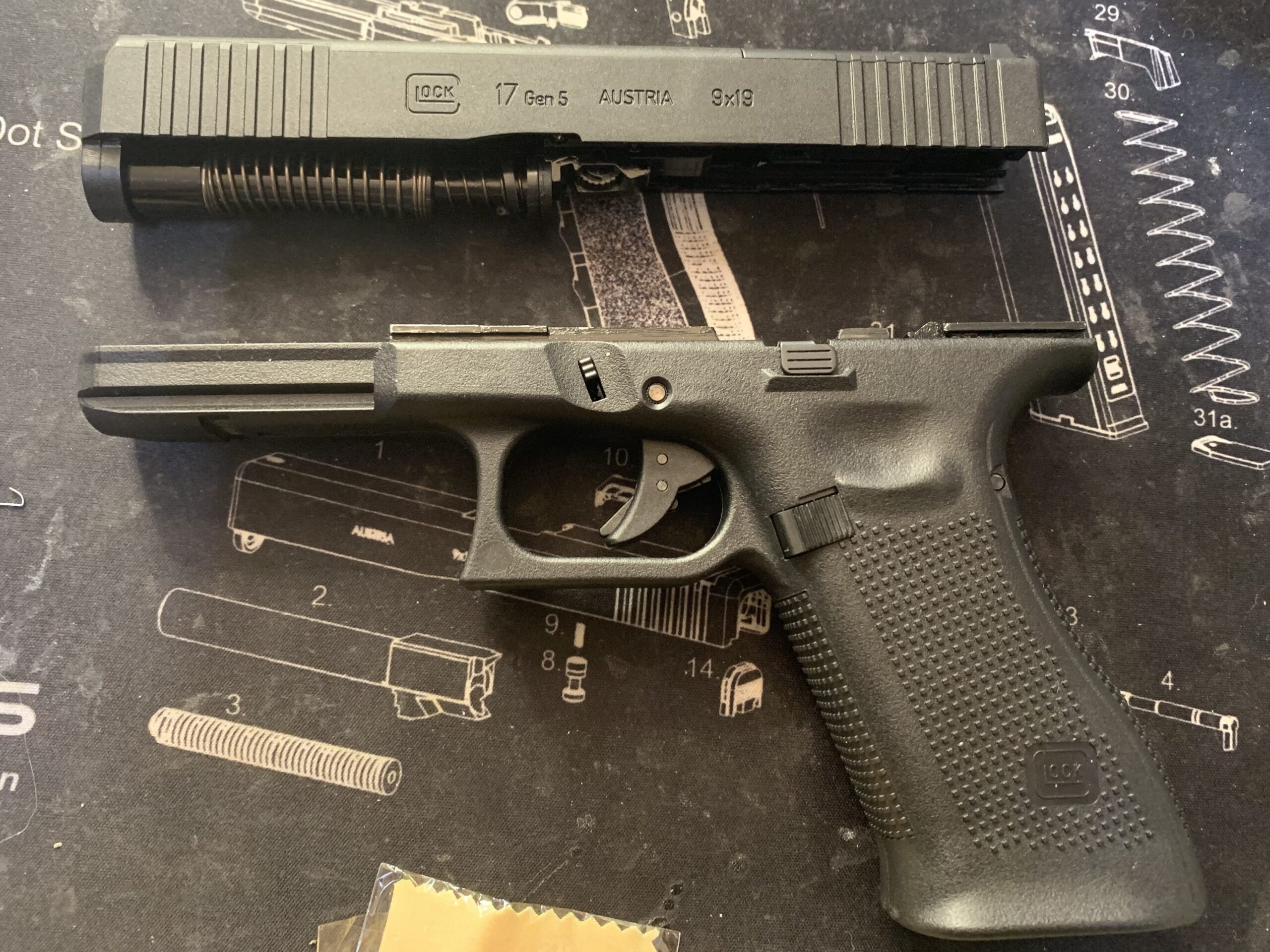 BATON BGー17(グロック17 GEN.5) CO2GBB フィールドストリップ