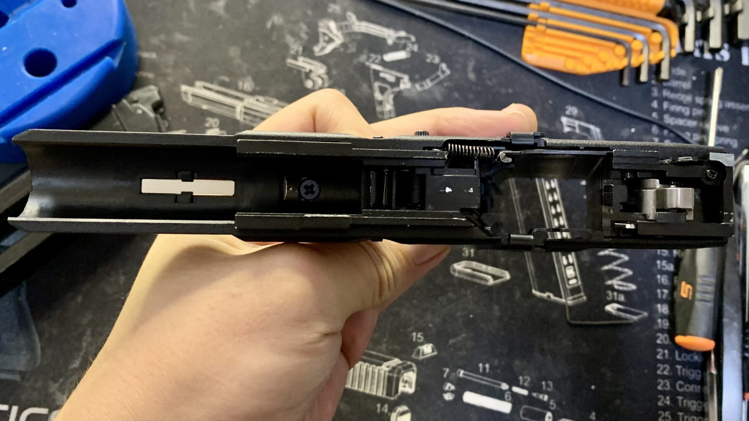 BATON BGー17(グロック17 GEN.5） CO2GBB フレーム内部メカ