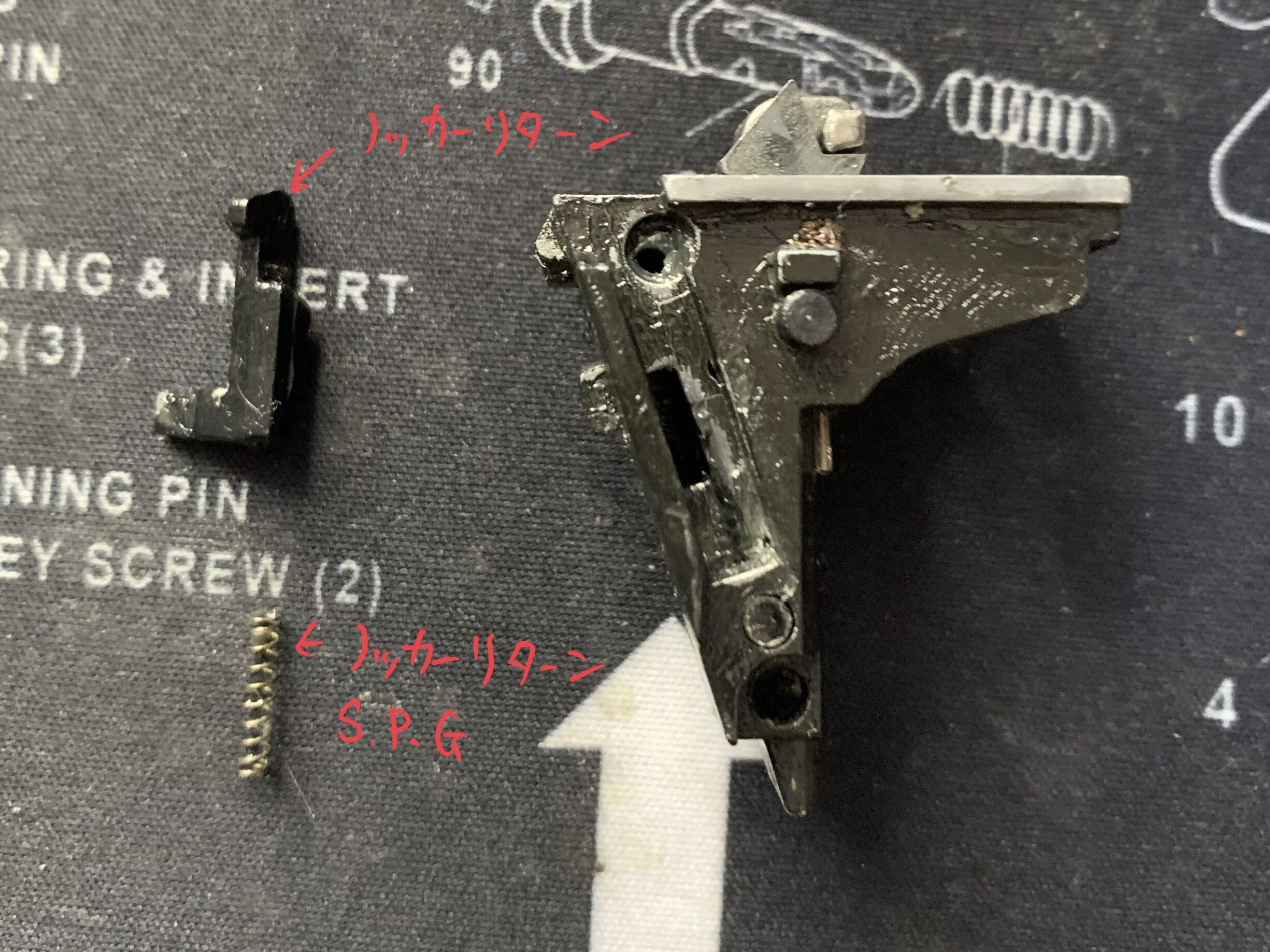 BATON BGー17(グロック17 GEN.5） CO2GBB ハンマー交換　ノッカーリターン、ノッカーリターンスプリングの取り出し