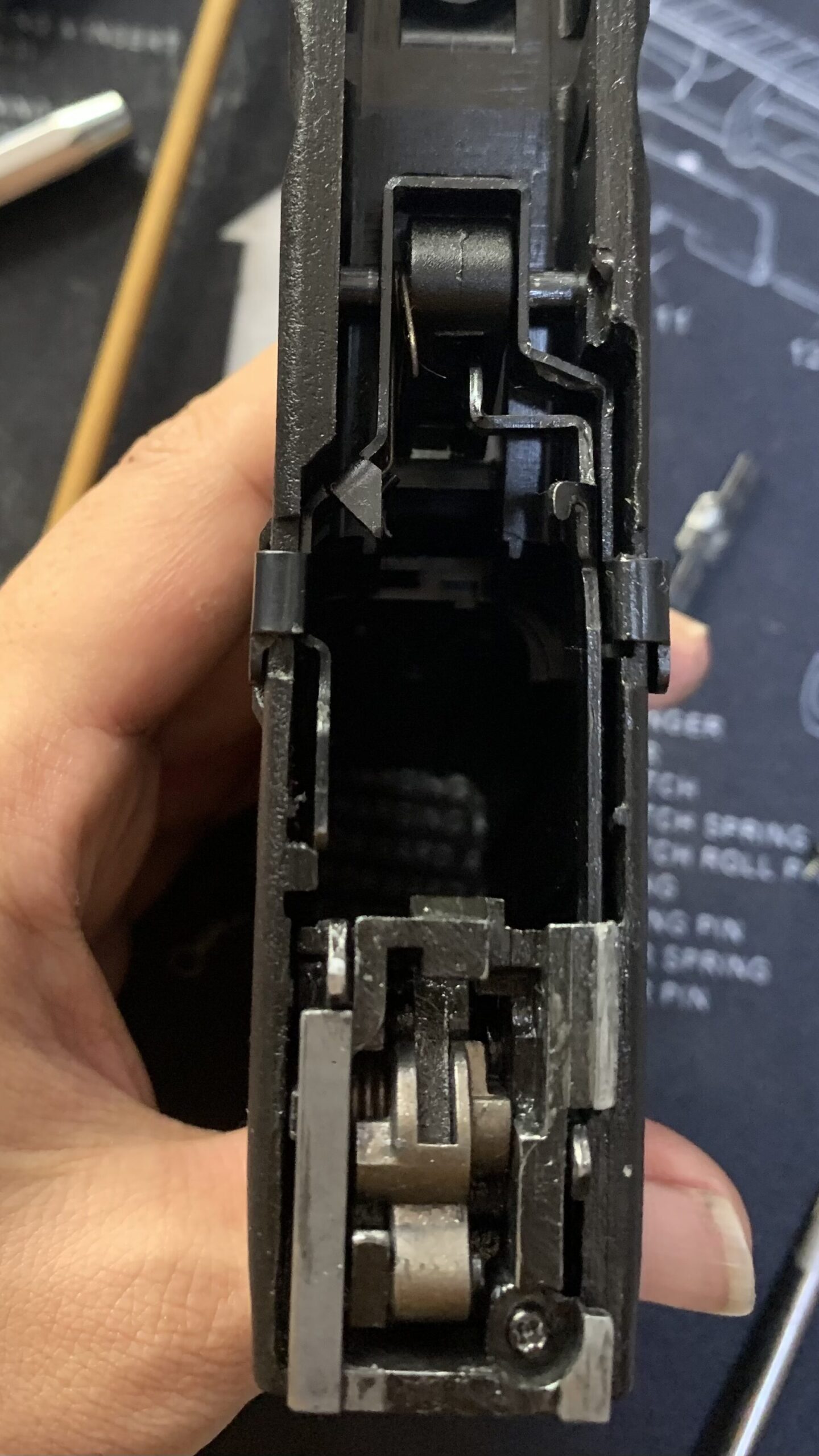 BATON BGー17(グロック17 GEN.5） CO2GBB ハンマー交換　トリガーメカ部