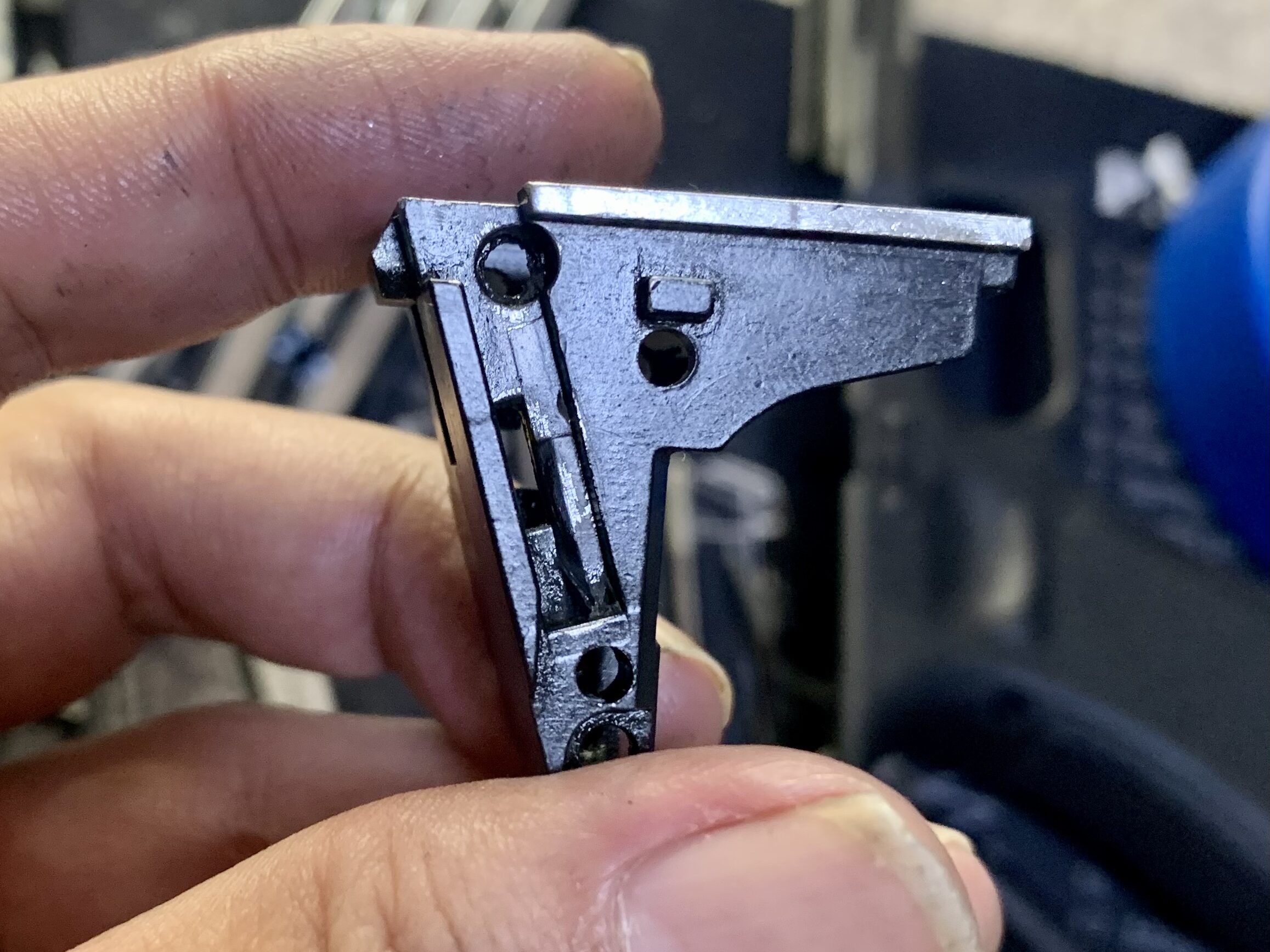 BATON BGー17(グロック17 GEN.5） CO2GBB ハンマーメカシャーシ　研磨後2