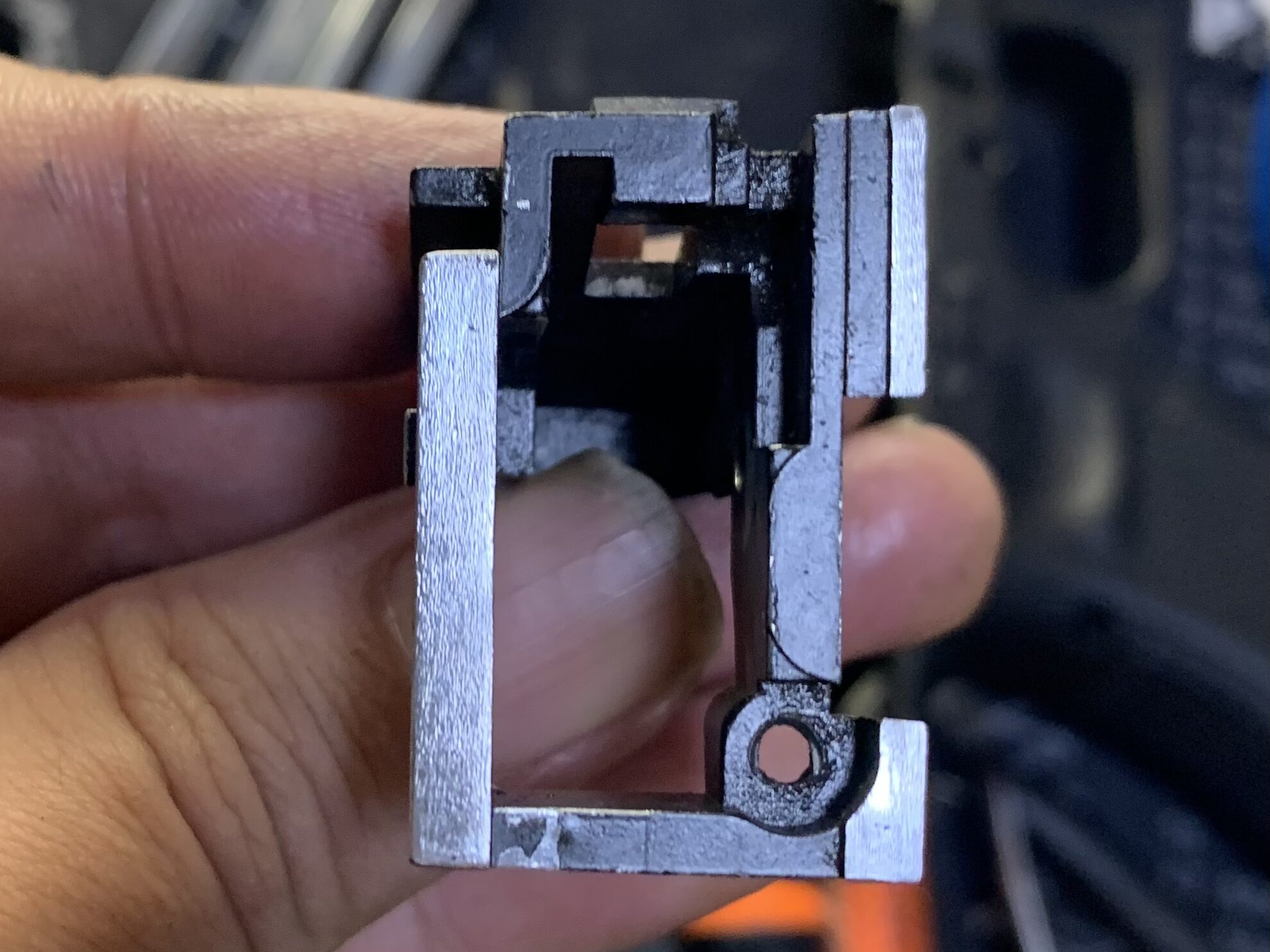 BATON BGー17(グロック17 GEN.5） CO2GBB ハンマーメカシャーシ　研磨後3