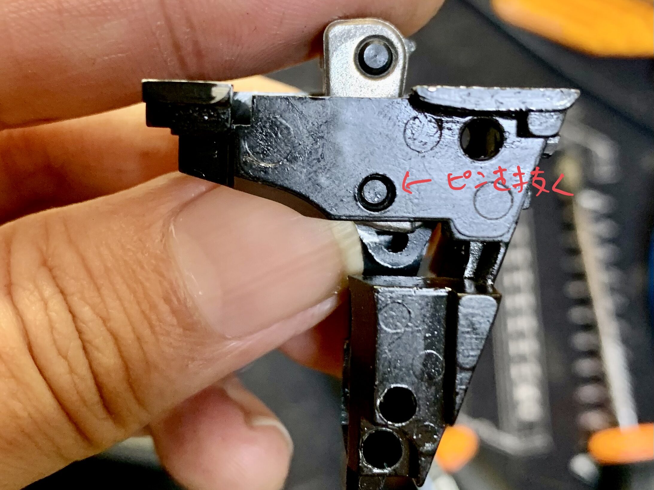 BATON BGー17(グロック17 GEN.5） CO2GBB ハンマーピンを抜く