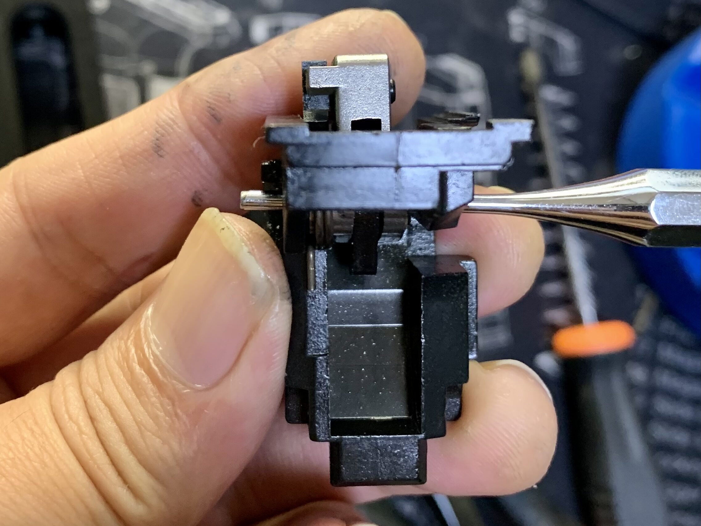 BATON BGー17(グロック17 GEN.5） CO2GBB ハンマーピンの抜き方