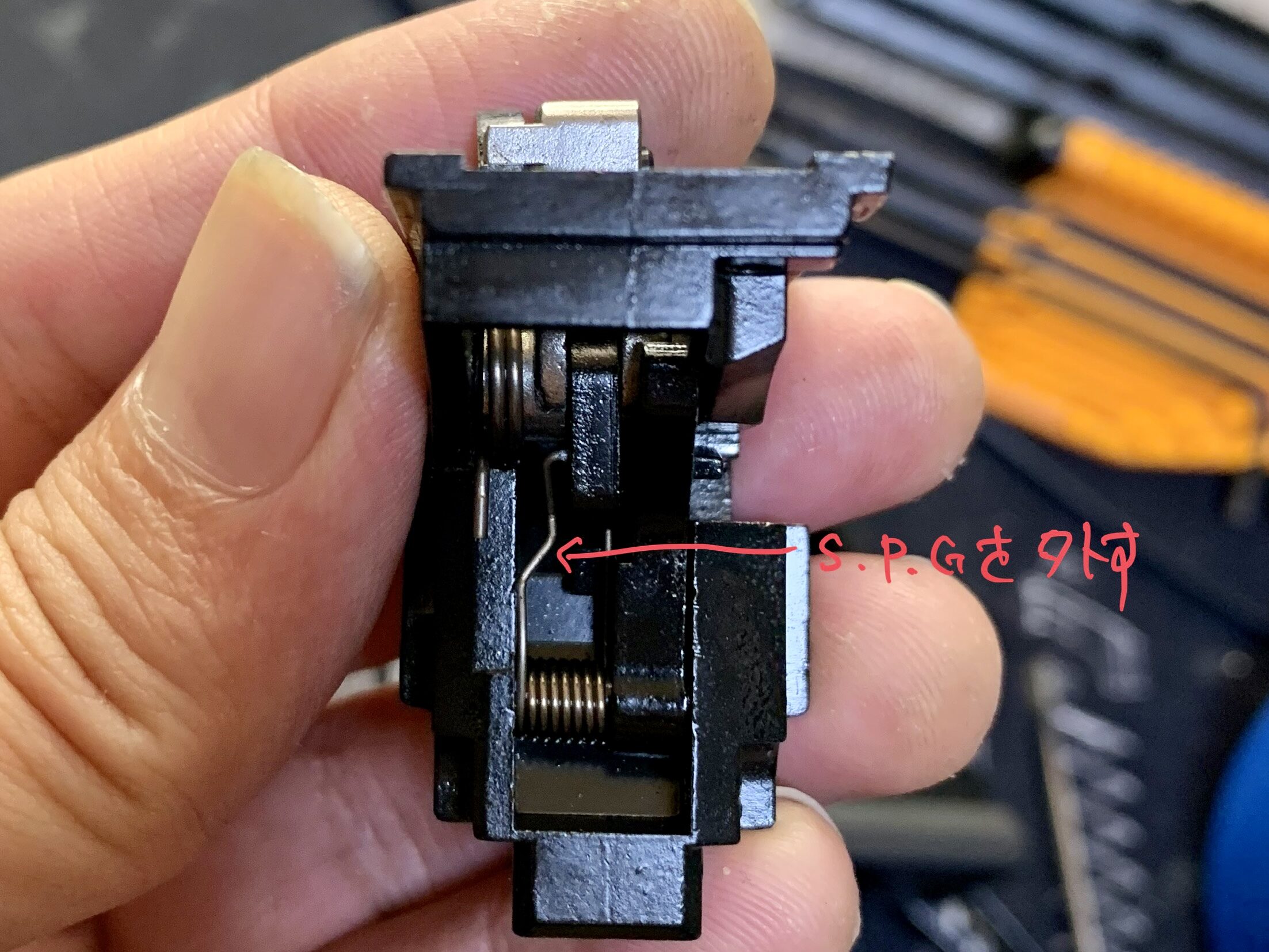 BATON BGー17(グロック17 GEN.5） CO2GBB ノッカースプリングを外す