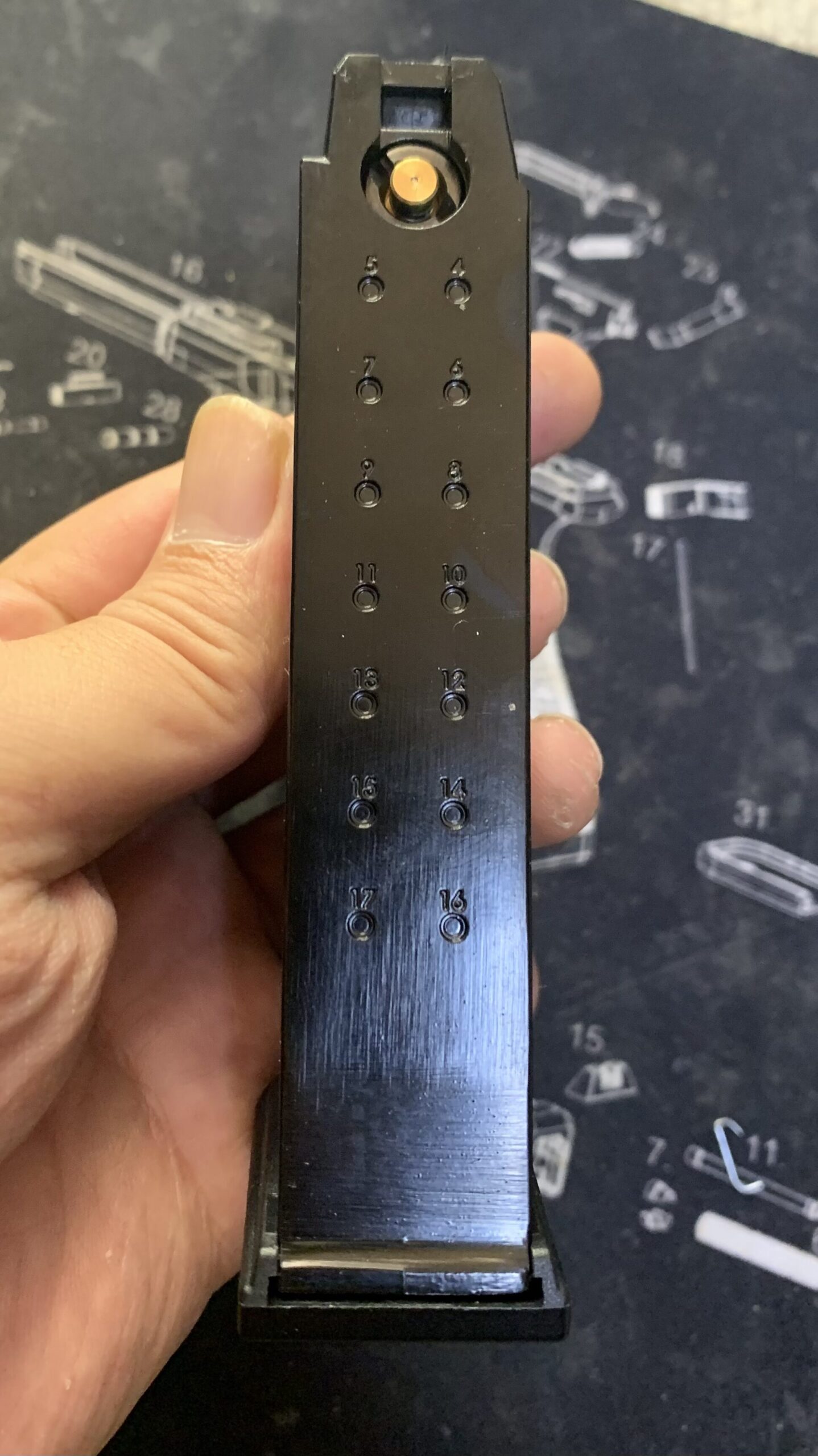 BATON BGー17(グロック17 GEN.5) CO2GBB マガジン背面