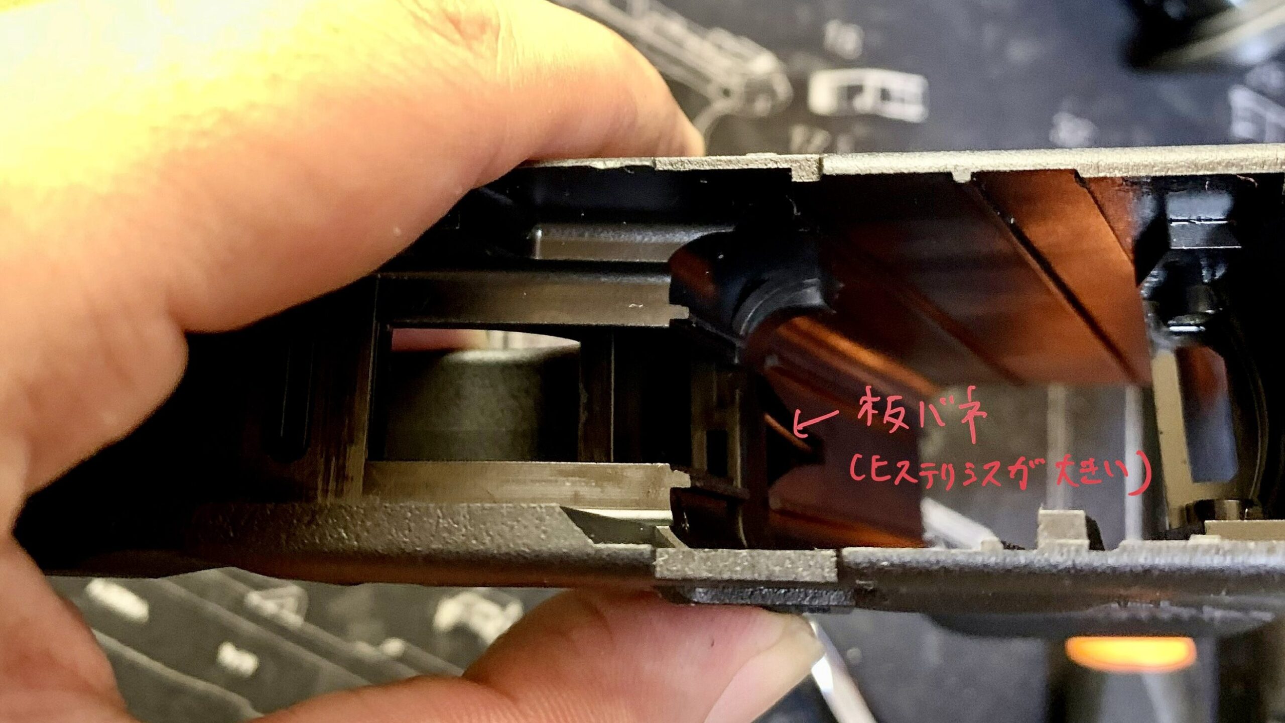 BATON BGー17(グロック17 GEN.5） CO2GBB マガジンキャッチの板バネ