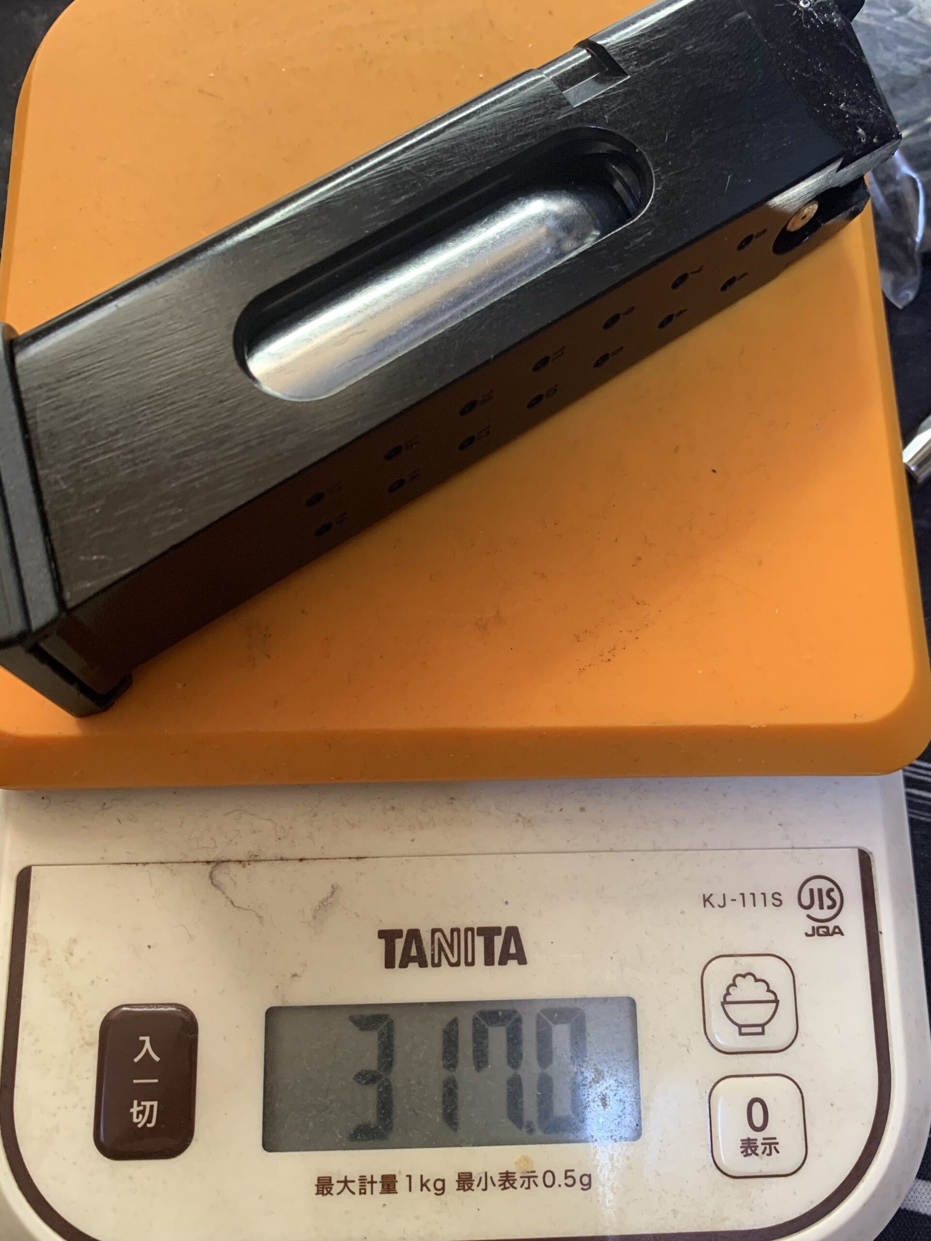 BATON BGー17(グロック17 GEN.5） CO2GBB 1マグ撃ち切りマガジン重量