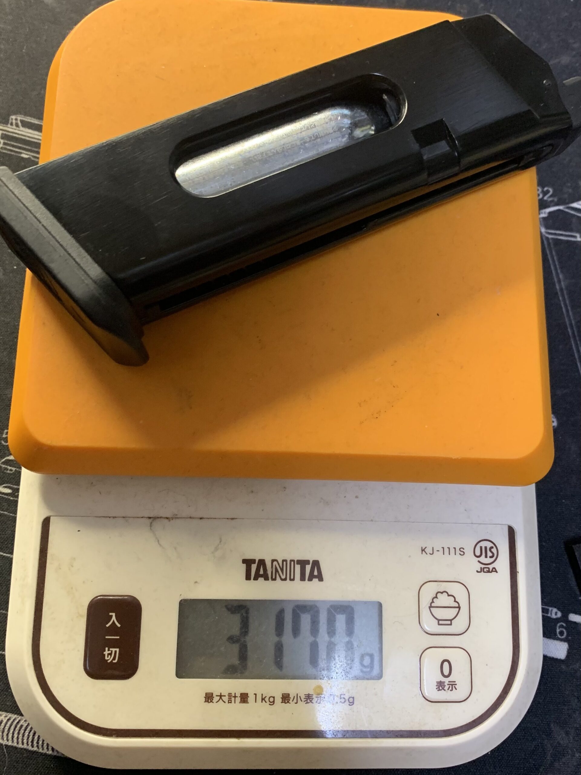 BATON BGー17(グロック17 GEN.5) CO2GBB マガジン重量 ボンベ満タン