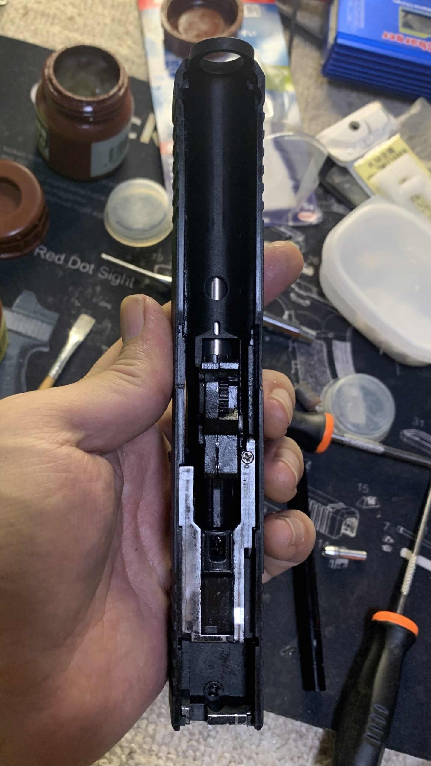 BATON BGー17(グロック17 GEN.5） CO2GBB アウターバレルをスライドに組む