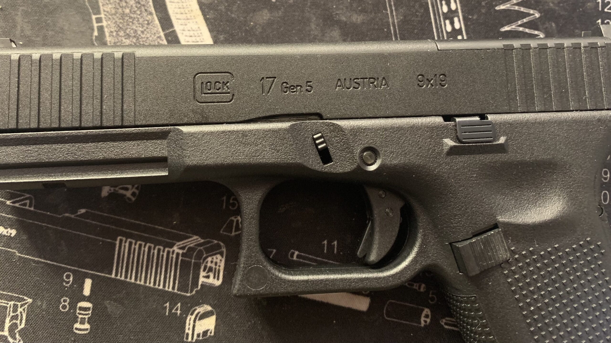 BATON BGー17(グロック17 GEN.5) CO2GBB スライド 左側面刻印