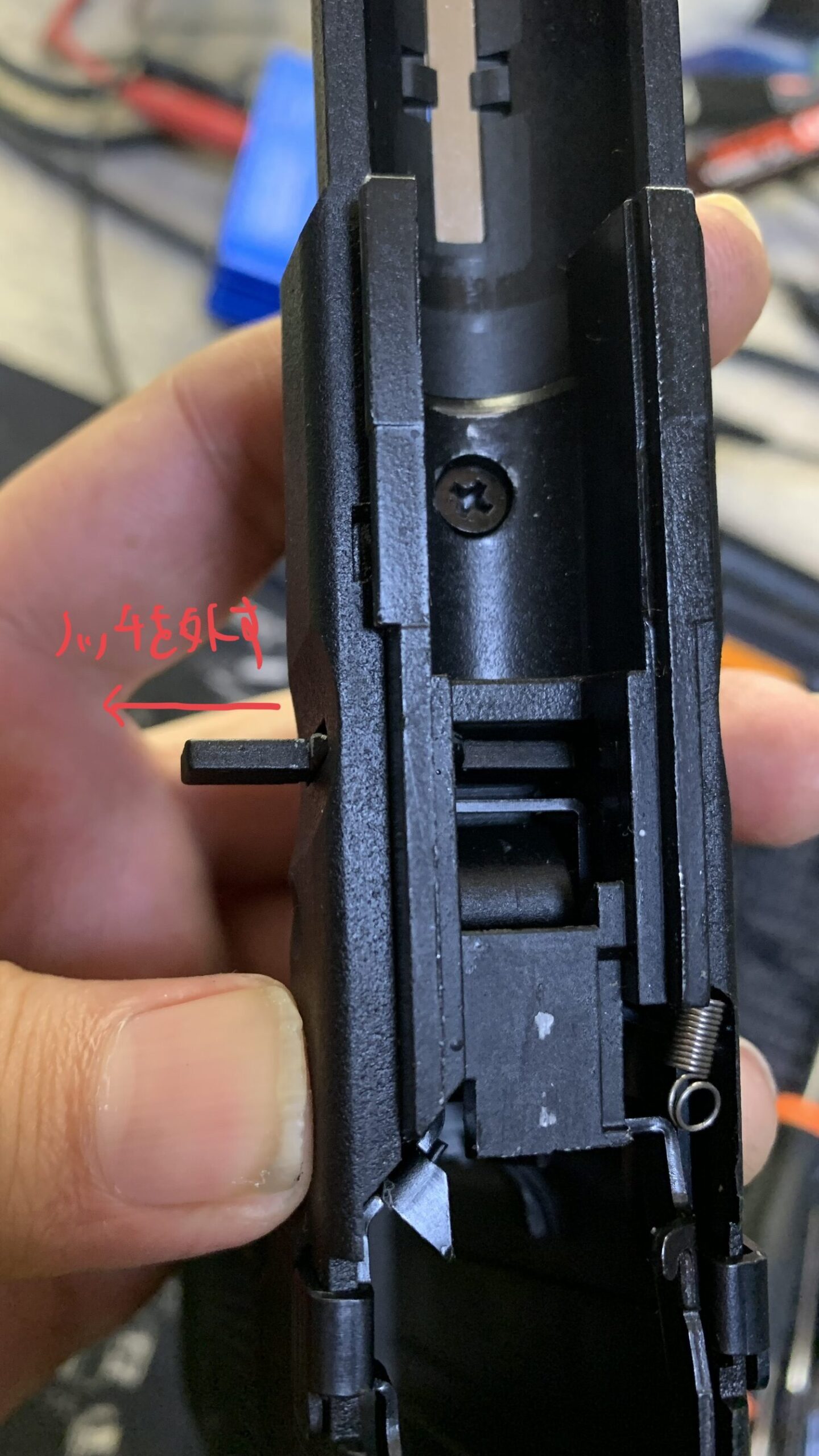 BATON BGー17(グロック17 GEN.5） CO2GBB スライドロックレバーを外す