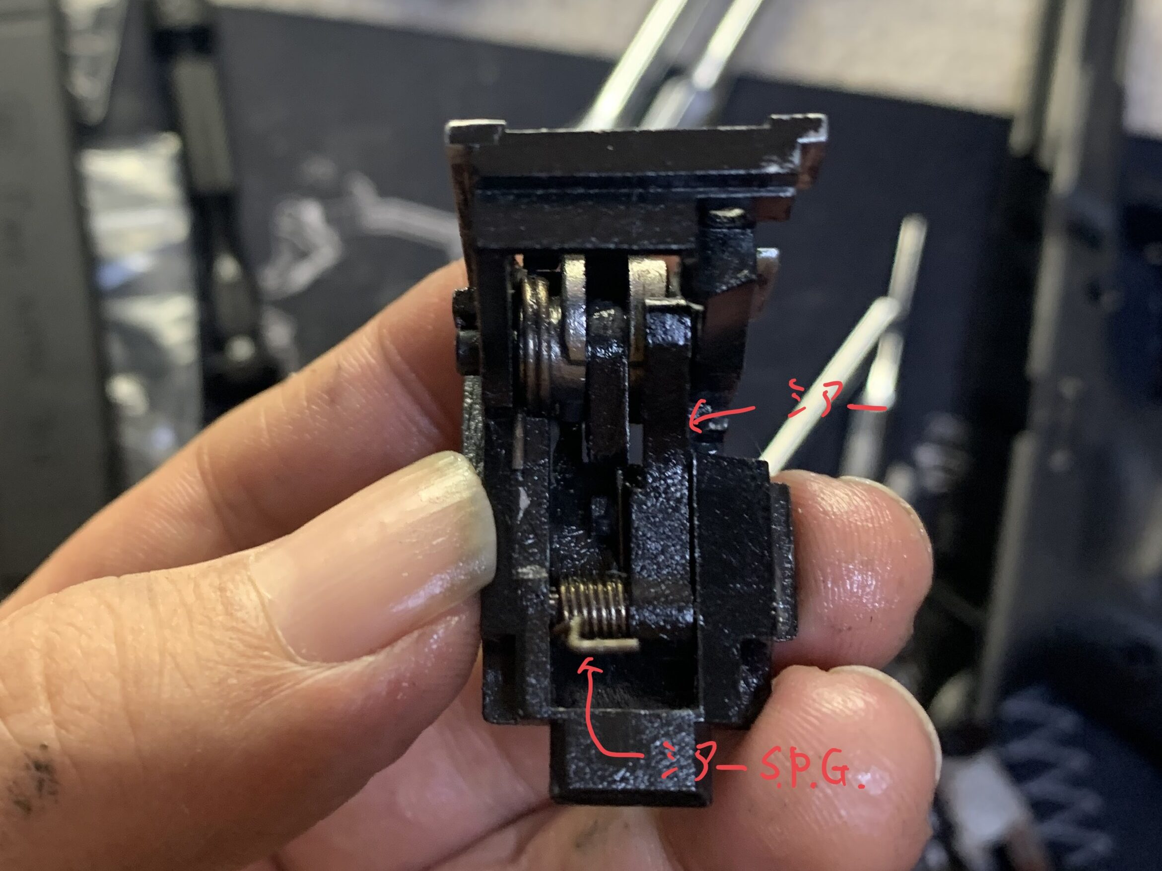 BATON BGー17(グロック17 GEN.5） CO2GBB シアーを組む