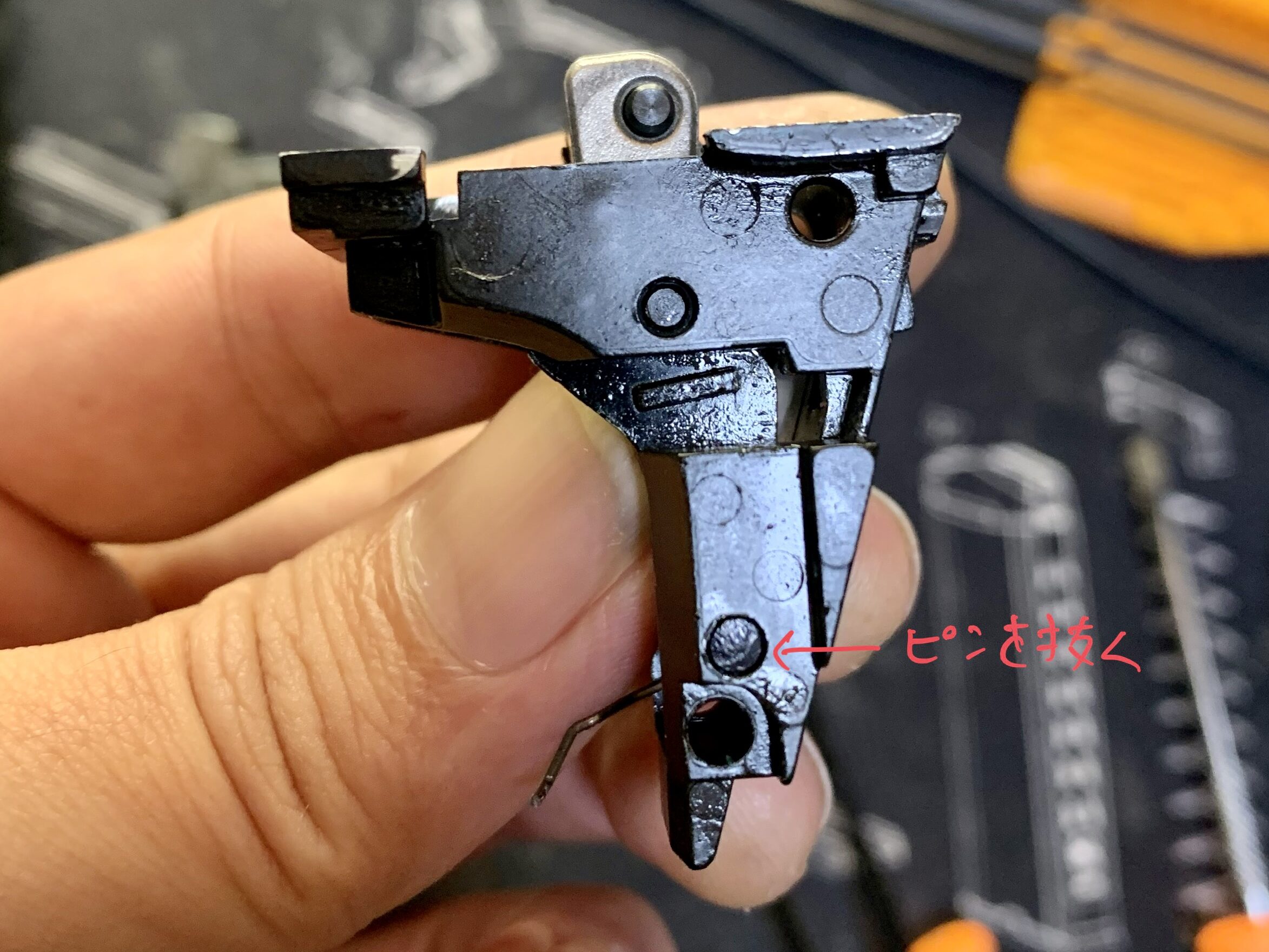 BATON BGー17(グロック17 GEN.5） CO2GBB シアーピンを抜く