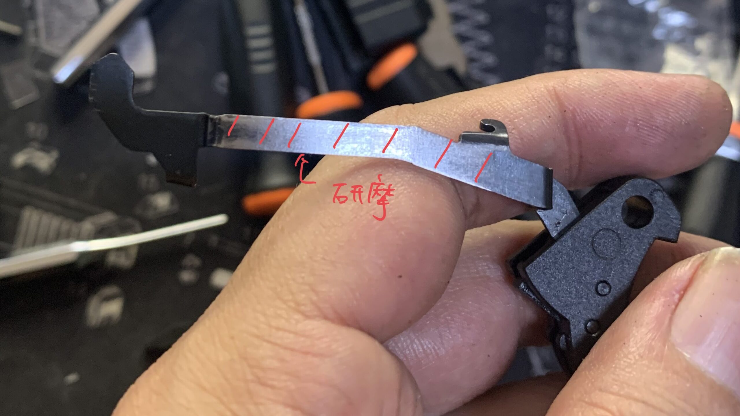 BATON BGー17(グロック17 GEN.5） CO2GBB トリガーバー　研磨箇所2