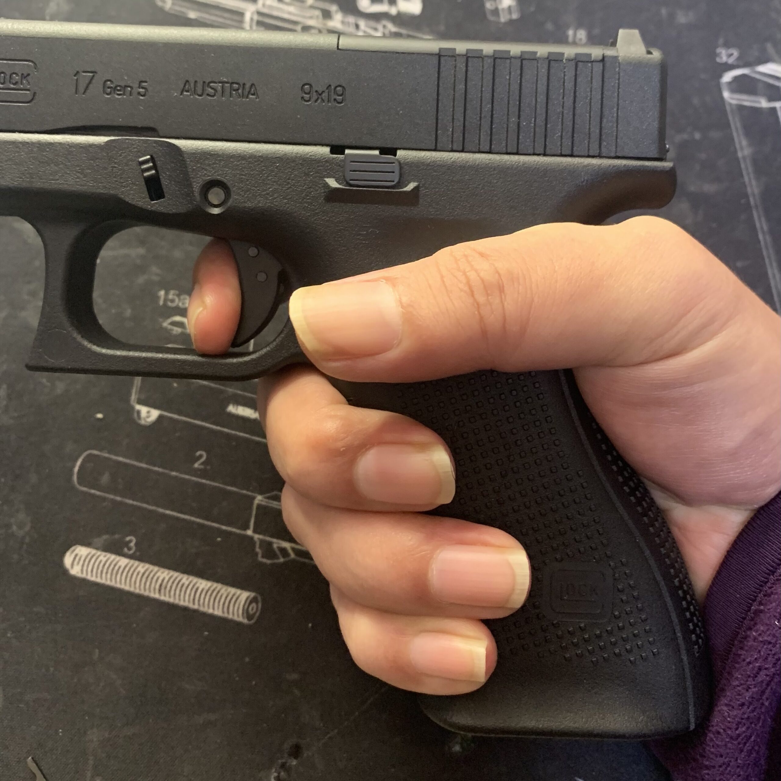 BATON BGー17(グロック17 GEN.5) CO2GBB 発射直後のトリガー位置