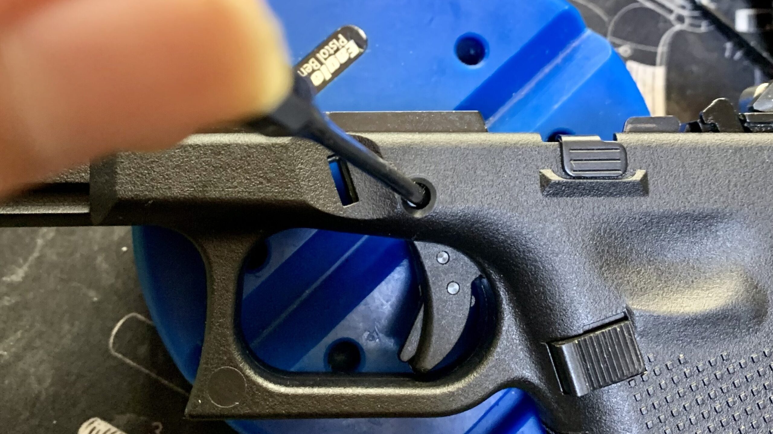 BATON BGー17(グロック17 GEN.5） CO2GBB トリガーピンを抜く方向