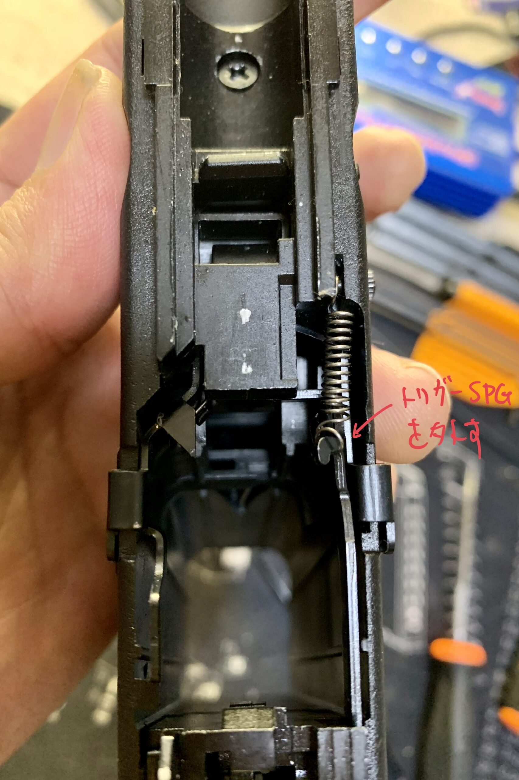 BATON BGー17(グロック17 GEN.5） CO2GBB トリガースプリングを外す