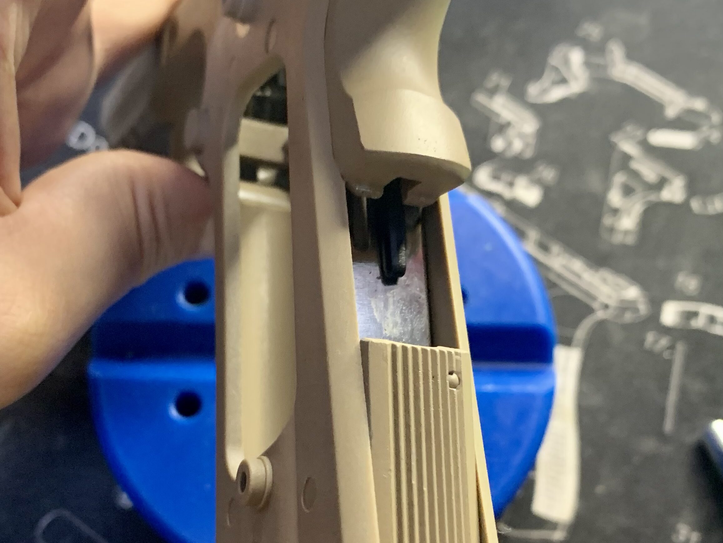  BATON BM-45 CO2GBB バックストラップの取り外し2