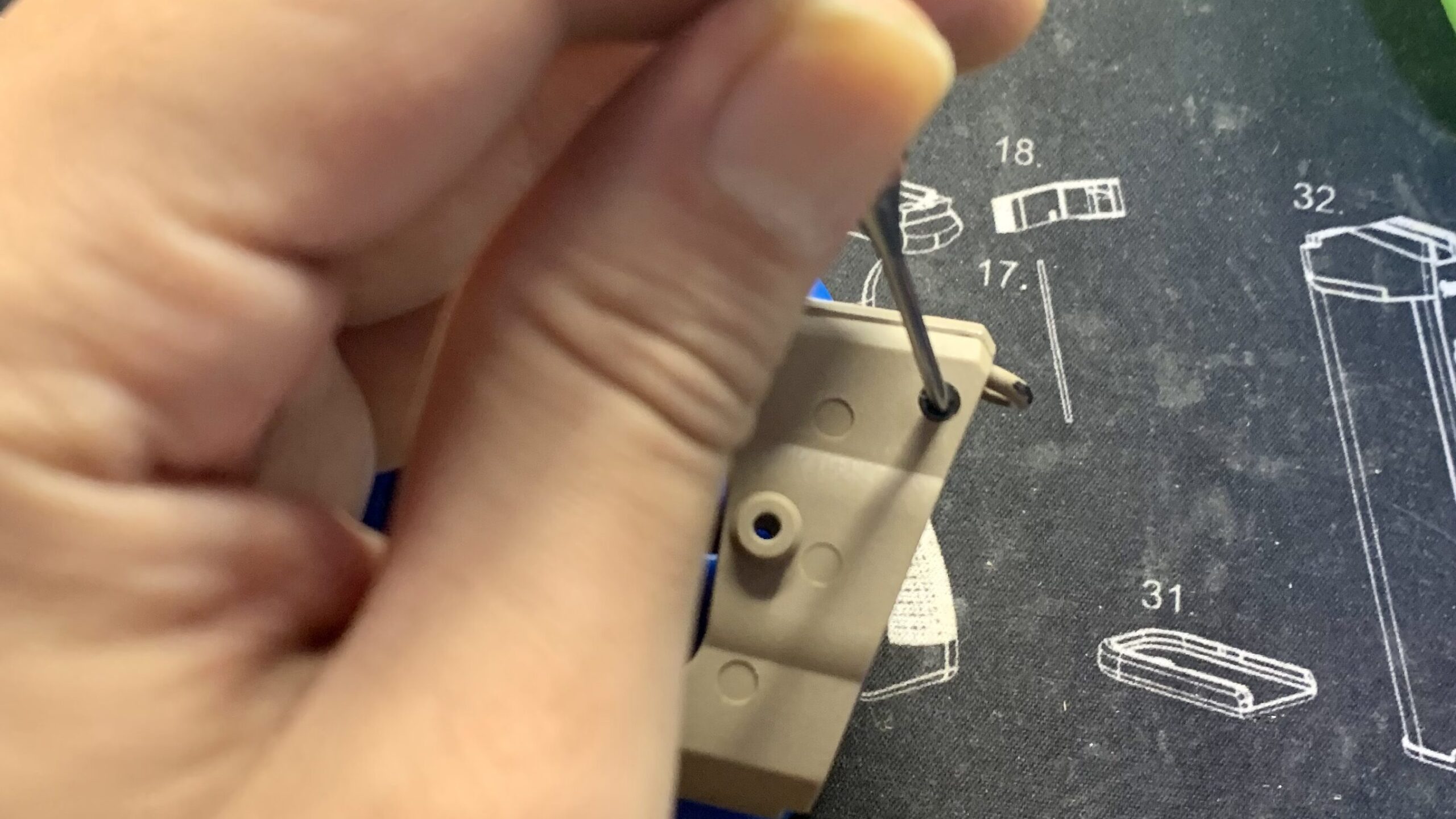  BATON BM-45 CO2GBB バックスストラップピンを抜く