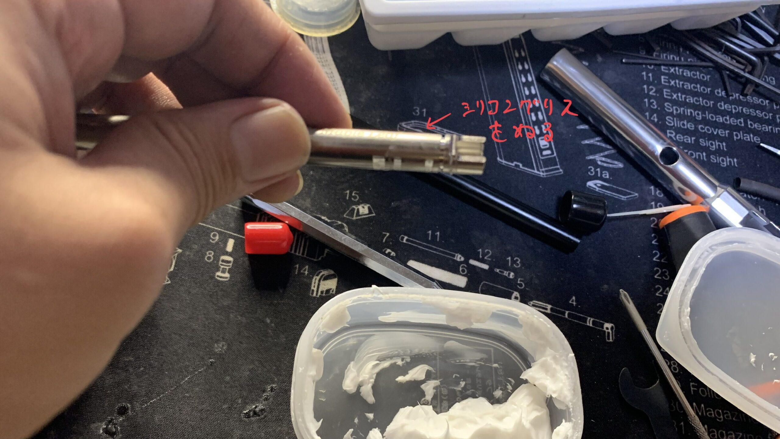 BATON BM-45 CO2GBB バレルへのシリコングリス塗布